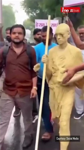 Gandhi arrives at Jantar Mantar! Video goes viral