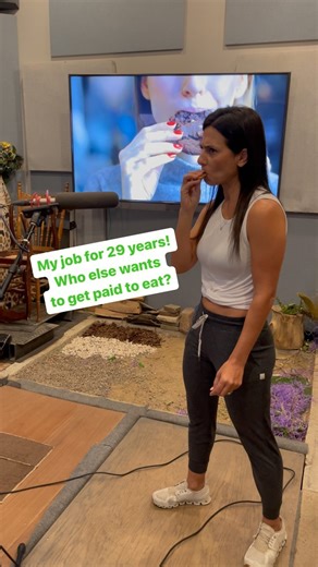 313K views · 218 reactions | Who else wants to get paid to eat #dreamiob #eat #getpaidtoeat #reelfoleysound #foley #foleyartist #soundlady #cookieformovies #postproduction #lovemyjob #bts #audio #sound #womaninsound | Reel Foley Sound | Facebook