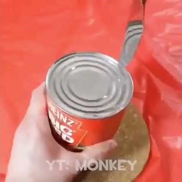 demoman tries to open soup can