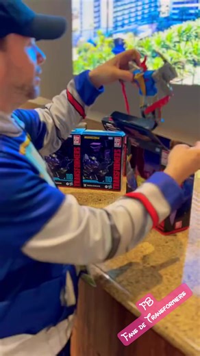 18K views · 132 reactions | #Unboxing Transformers #StudioSeries SS86-26 #G1 #Dinobot #Swoop #FansDeTransformers #Transformers | Fans de Transformers | Facebook