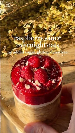 Let’s make raspberry overnight oats💖If you love a fruity swirl, this one’s for you! #overnightoats