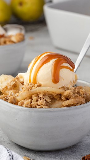 Pear Crumble! 🍐Comment “RECIPE” to have a link to the recipe delivered straight to your DM. . This crumble is packed with juicy pears, warm cinnamon and it’s topped with a golden brown oat crumble for one delicious fall dessert. 🍂🤩This recipe is dairy-free, vegan, and includes an easy gluten-free option.🙌🏻🥰 . https://flavorthemoments.com/easy-apple-pear-crisp/ | Flavor The Moments