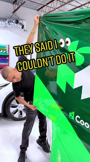 Vinyl wrqpping a van for a Company 🔥💪👌✨ Also check out my NEW TikTok series with instructional videos 👨‍🏫 I have more almost ready 🏆 #asmr #asmrsounds #vinylwrap #carwrap #carwraps