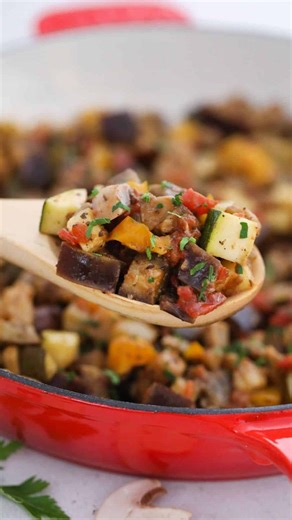 Comment "SEND RECIPE" to get the recipe in your DMs! Made with eggplant, zucchini, peppers, and tomatoes, this vegan Ratatouille is cozy French comfort food that somehow still feels light. 🙌 You can serve it as a main with some crusty bread, toss it over pasta, or use it as a side dish for just about anything. It’s simple, versatile, and one of those recipes that somehow looks fancy without being complicated. Perfect for weeknights or impressing friends. 💛 https://littlebitrecipes.com/ratatoui