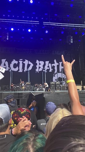 Acid bath revival performing, bleed me in ocean out louder than Life #acidbathband