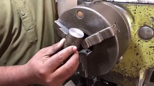 Mastering Thread Creation: Watch the Incredible Process of Using a Thread Drill on a Manual Lathe
