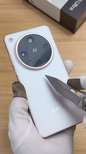 12K views · 8.7K reactions |  OPPO Find X8 Ultra UNBOXING!  Snapdragon 8 Elite  16GB Ram  6100 mAh battery  50MP Quad camera  Android 15  120hz LTPO AMOLED display #smartphone #phone #oppofindx8ultra #unboxing #asmr #tech #technology #android #oppo @oppo @oppouk @oppo.europe | ASBYT | Facebook