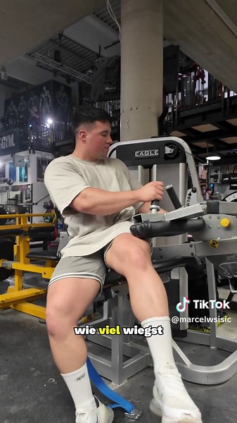 Pro Bodybuilder gegen möchtegern Bodybuilder