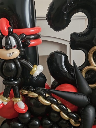 Got kids who are Sonic and Shadow fans? Our balloons can be done in their favourite character. we loved designing this Shadow balloon display! Delivery available across Newcastle and surrounding areas #balloons #newcastleballoons