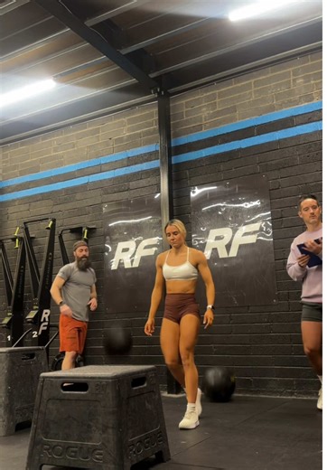 Don’t wait until the end of the CrossFit open workout to do your intro 🫠 26.1 done, no wall balls for a month #crossfittraining #crossfitopen #gymmotivation #crossfit