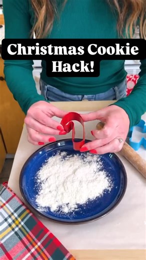 AMAZON • HOME FINDS on Instagram: "🌿Holiday Home Hack - 🍪dip the cookie cutter in flour first before putting it in the dough to cut out the shape! This creates crisp edges and no tearing! 💫Be sure to SAVE this for later and hang out here at @homesweet.finds for all the best home finds‼️ Love this @jeffandlaurenshow! #holidayhome #holidayhack #christmascookies"