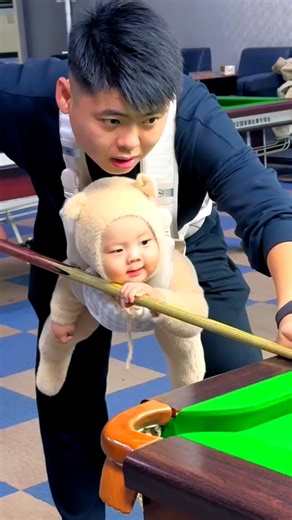 Unique style of playing pool🔮