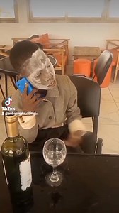 Koigny_officiel LE SOU.LARD😅😅😅😅😅 Ne faisons pas comme Koigny. Buvons avec modération en cette fin d'année 😍😍😍❣️ Big up au vieux père Ambassadeur Agalawal Restaurant de l' Hôtel la Faveur Daloa 😍😍 | Ambassadeur78