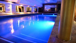 Signature Living Pool Rooms & Apartments