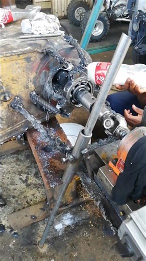 CONSTANT LUBRIFICATION IN SMOOTHENING EXCAVATOR DIPPER STICK ROUGH EDGES AFTER MIG WELDING PROCESS