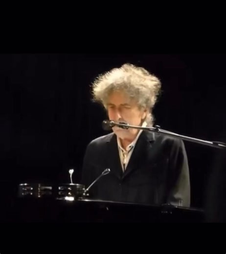 In just one week, Bob Dylan will take the stage in Stockholm for his 26th performance in Sweden’s capital since 1966. Check out this clip from his 2013 concert! #bobdylan #thunderonthemountain #neverendingtour #roughandrowdywaysworldwidetour #stockholm Upload to YT: gibsona01 | Daily Dylan