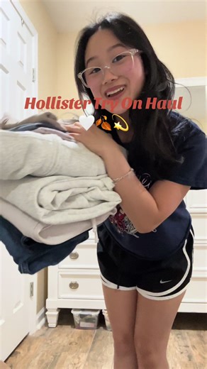 Hollister try on haul!!🫶🏻 For size reference I’m 4’9 #hollister #tryonhaul #backtoschoolshopping