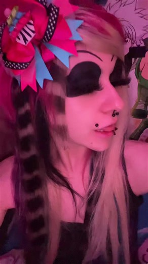 Responding to Negative Comments About Scene Hair