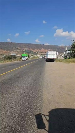 332K views · 1.5K reactions |  Alerta vial en la Ciénega, Jalisco  Se reportan dos bloqueos en la carretera Atotonilco–La Barca:  Uno al salir de Atotonilco.  Otro en el entronque de La Barca con la autopista. ⚠️ Evite la zona y considere rutas alternas. Manténgase atento a los avisos. | Dígito Social TV | Facebook