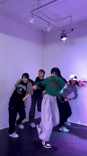 N.Y.C 🇺🇸✨ #dance #shorts #empirestateofmind #peachesdancecrew #holypop