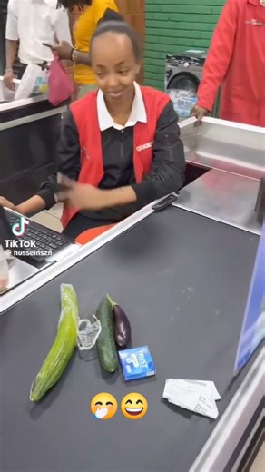 Why is she hesitant 😃😃 Video of the year🤣🤣 | What's Trending Kenya