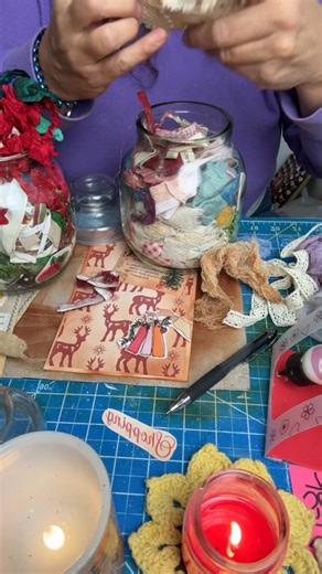 Hey friends🥰 Happy Thursday !!🫶🏽 Let’s do page 10 in our Merry Moments Flip Deck✨🙌🏽🤟🏼 ✨🎄🎅🫶🏽❤️✨ Be sure to sprinkle this to all of your crafty friends✨🤟🏼👩‍🎨 #decemberflipdeck #decemberdailies #decemberdaily #flipdeck #papercrafts #papercrafting #junkjournaling #junkjournal #junkjournaling #communitycrafting #mindfulart #calmart | Craft Therapy with Lisa Ahmad