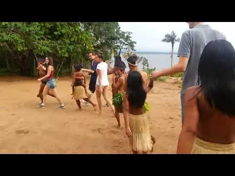 Ritual na tribo indígena dos Tatuyos, com os visitantes, Manaus - Floresta Amazonica - Brasil