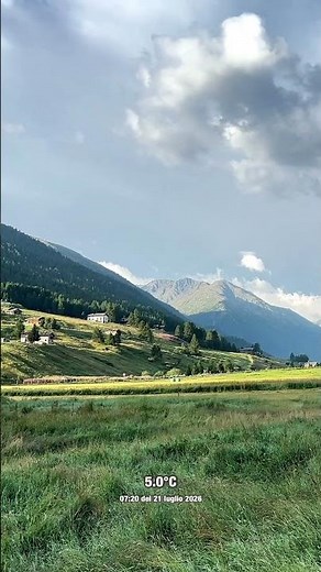 Luci e ombre sul buongiorno di Livigno 🌤️⛰️ #livigno #montagna #livignolive