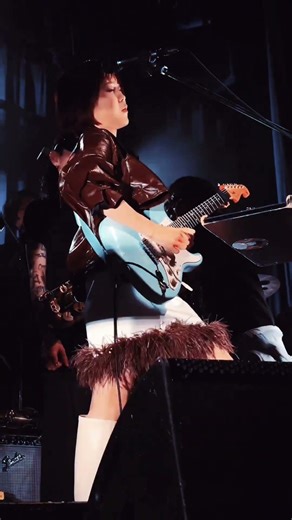 Strings on fire! #stratocaster