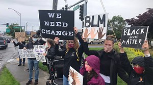Teachers gather for 'drive-thru' Black Lives Matter rally in Vancouver