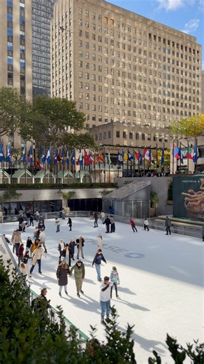 Ice skating at Rockefeller Center , New York City | New York 4k