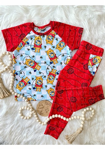 Shut uppp!! Bluey in a Pooh costume!?! I love everything about this outfit 😭🥹 #pooh #poohbear #winniethepooh #bluey #blueyheeler