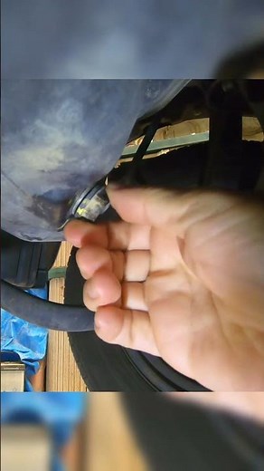 How to drain engine oil without getting your hands dirty - Drain bolt diagonally downward type