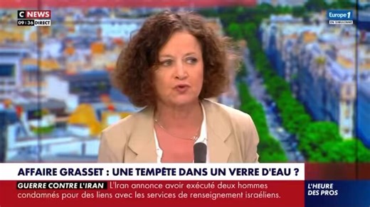 .@ELevyCauseur a fait preuve de courage et dénoncé, à juste titre, l'antisémitisme de la double page du #JDD. Elle en paie aussitôt le prix en étant écartée de l'antenne. Ainsi va le monde Bolloré, qui voit la censure partout ailleurs mais fait régner la terreur en interne.