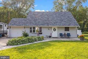 35 Long Loop Rd, Levittown, PA 19056 - MLS PABU2097540 - Coldwell Banker