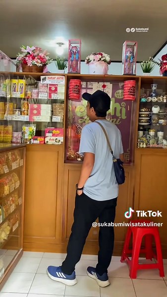 Jadi kapan nih ke Sukabumi ? Buat nyobain mochi legendaris satu ini 📌 Mochi A Yani 📍Jl Ahmad Yani No 170A kota Sukabumi @Mochi A. Yani 170A #sukabumi #kulinersukabumi #kuliner #mochi #kulinerlegendaris #fypシ゚ #mochisukabumi #mochiahmadyani
