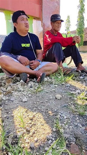 sopo seng nglebokne TV di cari Mbah Jono hayo