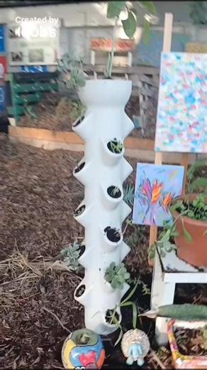 תראו מה מצאתי — ולא ידעתי בכלל מה זה! כשראיתי אותו, חשבתי לעצמי: אולי זה משהו שקשור לביוב? אבל אז אמרתי: יאללה, ניקח את זה לסטודיו, נמלא אדמה — ונצמיח ממנו חיים 🌱 מתוך סקרנות שאלתי את ה-AI, את ה-ChatGPT — והוא גילה לי שזו בכלל מערכת הידרופונית! איזו גאונות, איזה יופי לגלות דברים ככה פתאום. #הידרופוניקה #סטודיו_אומנות_בטבע #צמיחה #גידול_במים #גאונות_במקרה חיים_בטבע אמנות_וטבע DIY אדמה_וצמחים טבעי חקר_וסקרנות | סטודיו פתוח לאומנות בטבע