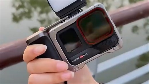 徕卡联名 AI 相机！影石 Ace Pro 2