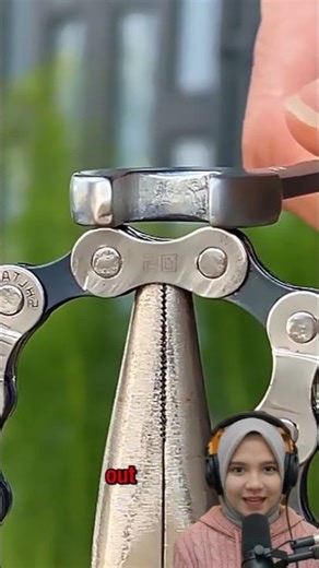 Tricks to Remove a Motorcycle Chain #lifehacks #shorts