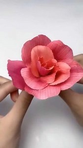 1.4M views · 15K reactions | #flores #floresartificiales #floresartesanales #floreseternas #floresdepapel #manualidades #manoscreativas #creatividad #reciclar #artesanal #hechoamano #emprende #cursodefloresdepapel #decoracionfloral #mexico #puertorico #chile #ElSalvador #suiza #indonesia #france #portugal #germany #ecuador #peru #europe #albania #algeria #Rusia #india #colombia #Guatemala #japan | Decoración con flores de papel | Facebook