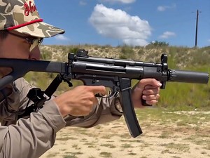 HK MP5K冲锋枪实弹射击