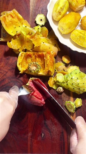 How to Peel a Cactus Pear Safely 🌵 (Prickly Pear Cactus Fruit)