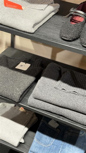 Isavì on Instagram: "Maglioncini facili da portare, facili da abbinare. Stessa idea, colori diversi, resa sempre pulita. Isavì Via San Felice 63/A, Bologna ☎️ 051 247475"