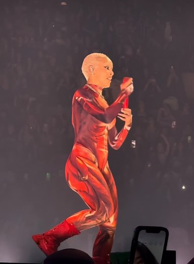 A Tale of 2Mics Doja Cat seamless recovery On Stage 🗞️📰 | Viral Magazine Dot.com