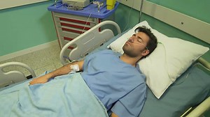 Umit está en el hospital. | #Elif en Espanol Capitulo 489 | Elif en Español