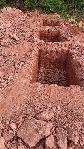 Ziarah Kubur Emak: Refleksi dan Kesedihan