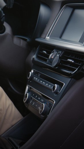 NU ȘTIAI că ai nevoie de asta... până acum. Telefonul poate sta în buzunar, Carsync face toată treaba. 📱Compatibil cu orice vehicul 🚗Toate aplicatiile de care ai nevoie pe un ecran mare 🎥 Camera de bord 4k marsarier 🚧Garantie 2 ani Comanda aici👇 https://carsync.ro/products/carplay-portabil-26cm | Carsync