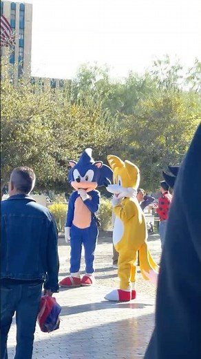 Sonic the Hedgehog & Miles “Tails” Prower visit VEGAS. The most popular video game characters.