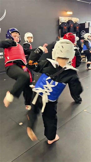 Controlled sparring in action